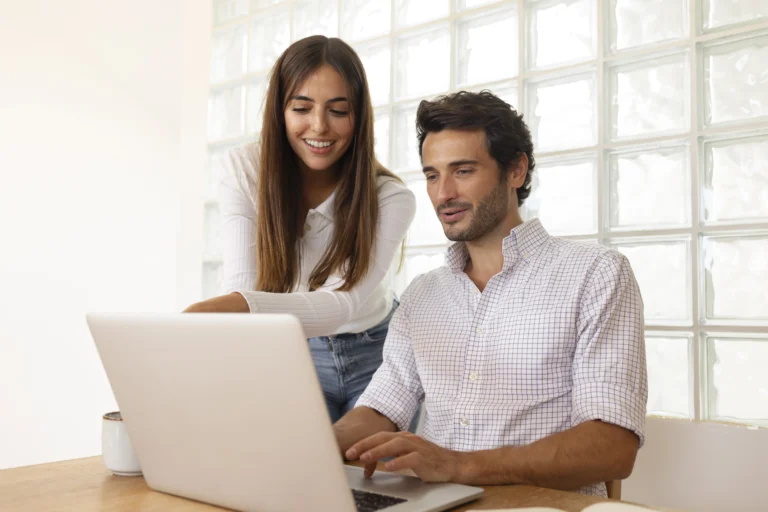 Personas trabajando desde casa – cursos online